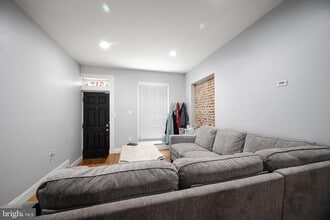 Building Photo - 517 S Ellwood Ave