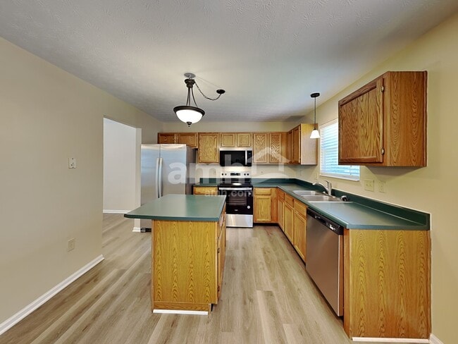 Foto del edificio - 545 Weeping Willow Ln