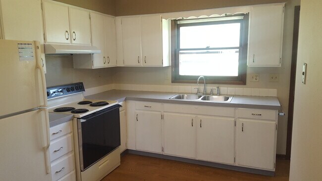 Building Photo - 1505 Starview Dr