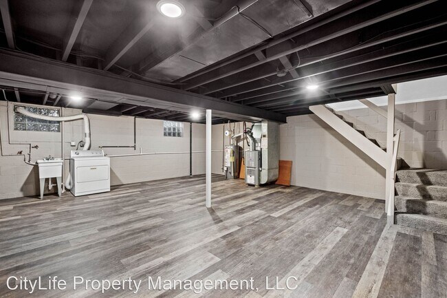 Building Photo - 2 br, 1 bath House - 3103 McRoberts Road