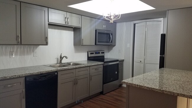 Building Photo - 14777 Wunderlich Dr