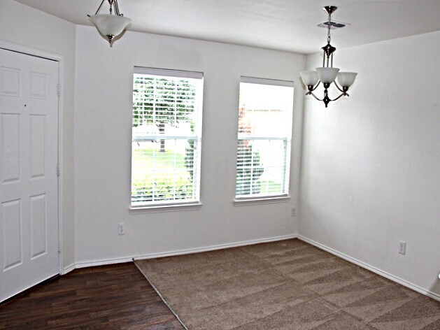 Foto del edificio - 9213 Whistlewood Dr