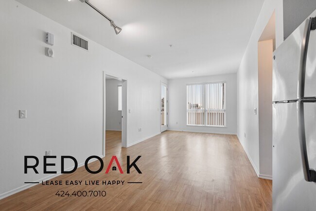 Building Photo - 5837 W Sunset Blvd