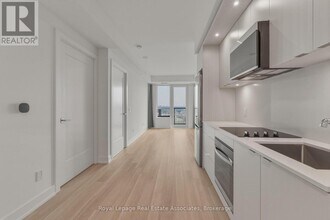 Building Photo - 60 Central Park Roadway