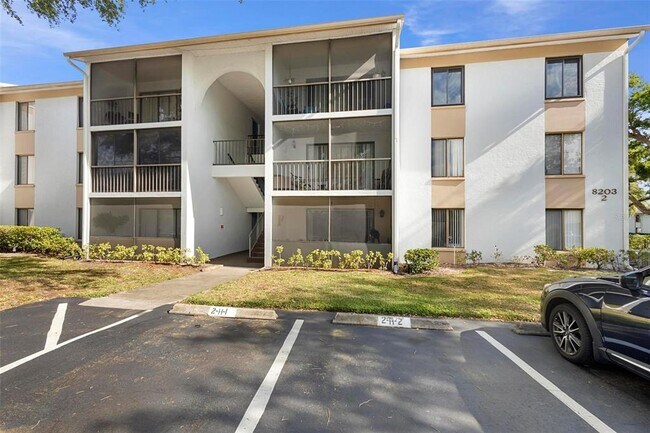 Foto del edificio - 8203 Sun Spring Cir