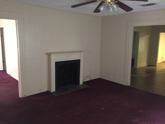 Building Photo - 1654 Weinstock St