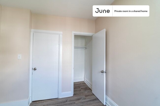 Building Photo - Room in Shared 7 bed/2 bath home