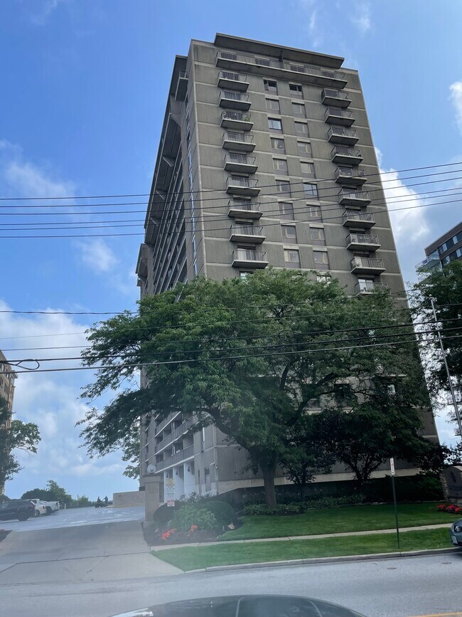 Foto del edificio - 12500 Edgewater Dr