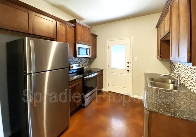 Building Photo - 207 Sparrow Cove