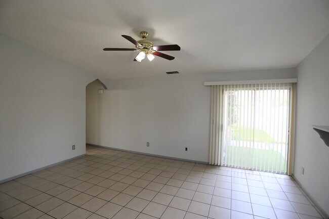 Building Photo - 16530 Carob Ct