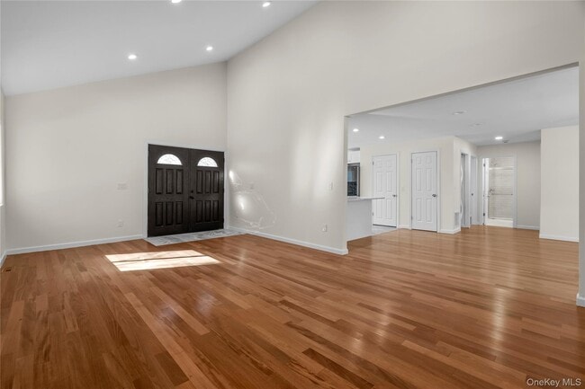 Foto del edificio - 9 William Puckey Dr