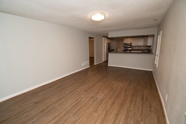 Building Photo - NEWLY RENOVATED 2 BEDROOM RANCH HOME