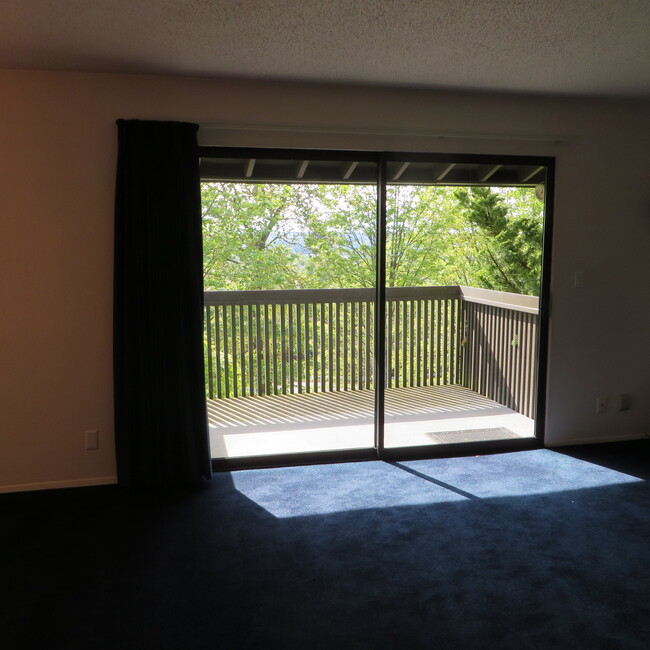 Building Photo - 1425 S Puget Dr