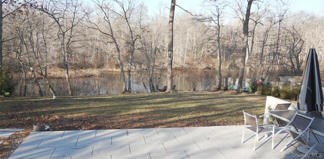 Building Photo - 371 S River Rd