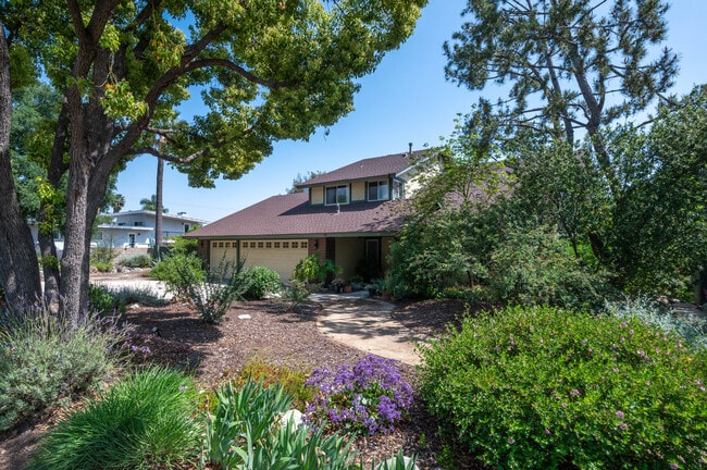 Building Photo - 124 Sequoia Ct