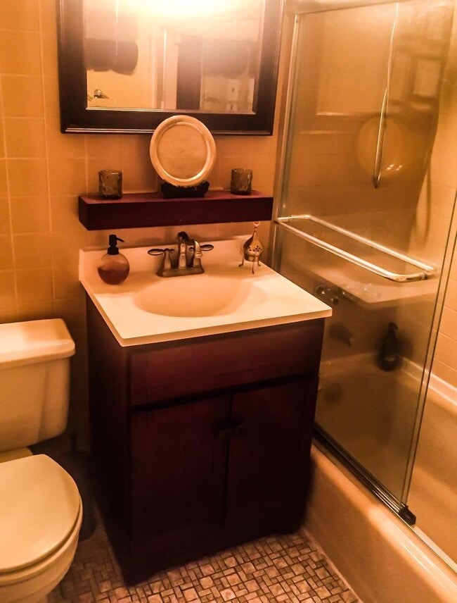 Bathroom - 16 W 82nd St