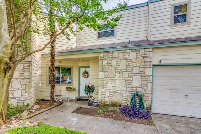 Foto del edificio - 8573 Echo Creek Ln