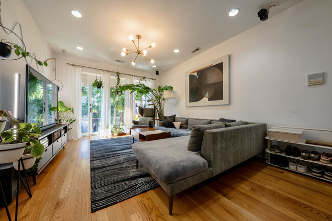 Foto del edificio - 3403 N Harding Ave