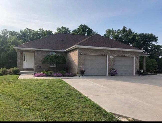 Foto del edificio - 807 Tamarack Ct