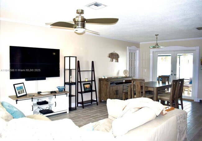 Foto del edificio - 9820 NW 7th St