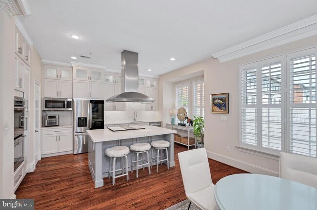 Foto del edificio - 705 Lyles Ln