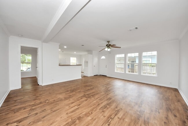 Foto del edificio - 6526 Carver Rd