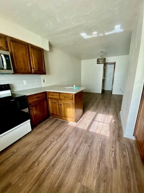 Kitchen/Dining - 106 Village Oaks Dr