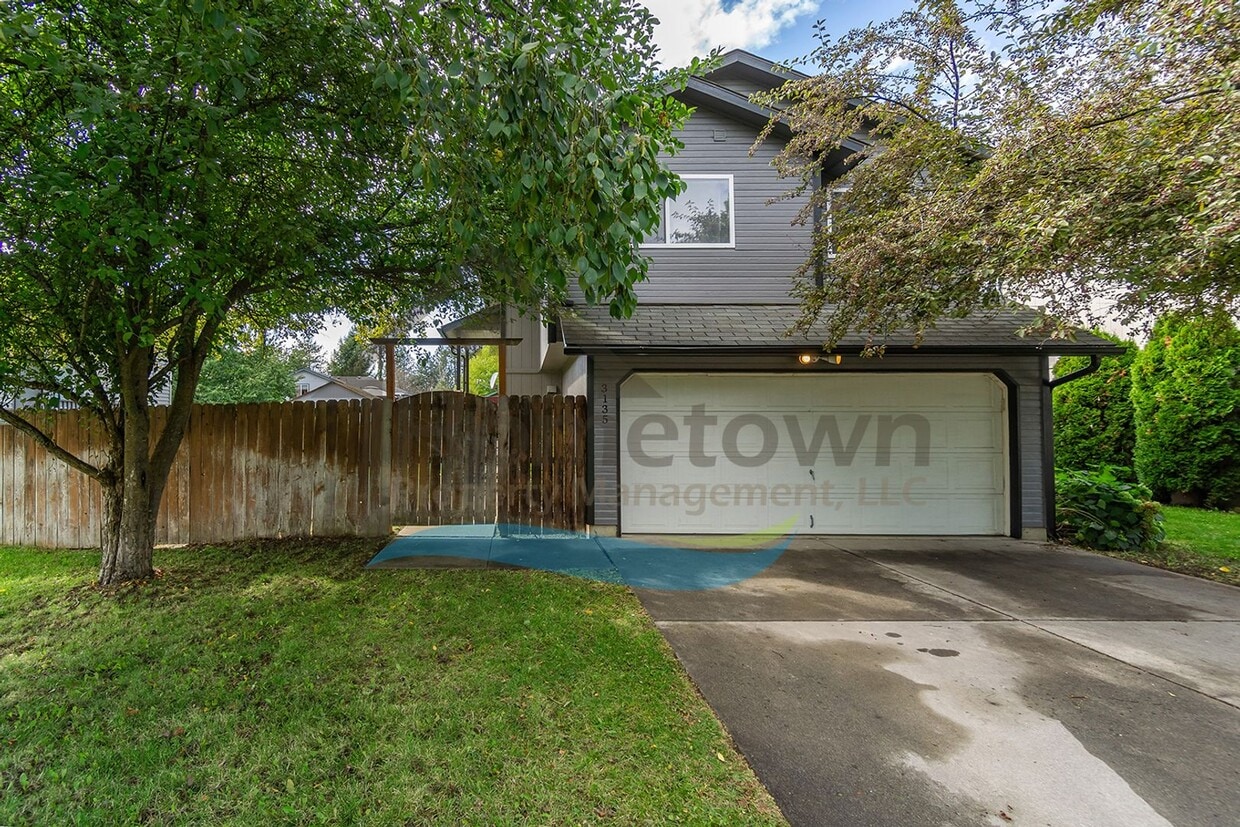Primary Photo - 4 Bedroom 2 Bathroom Home with Attached 2 ...