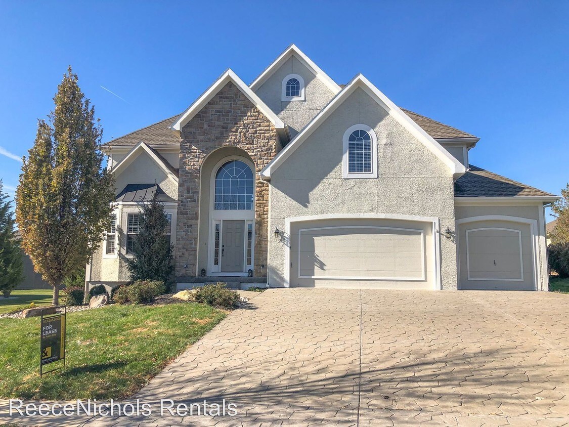 5 br, 4 bath House 16204 Bluejacket St. House Rental in Overland