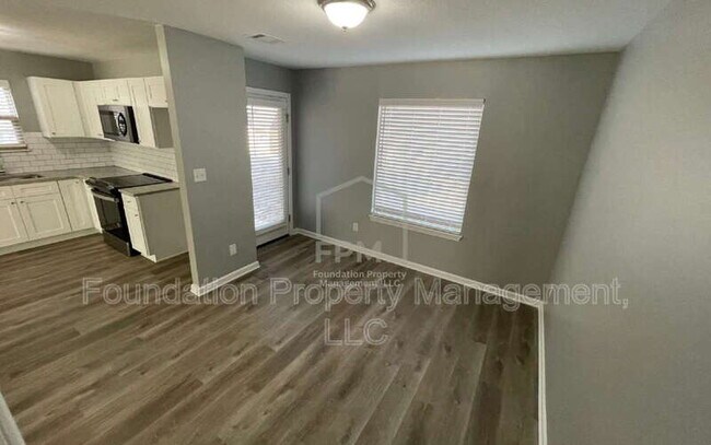 Foto del edificio - 4671 Tulip Creek Dr