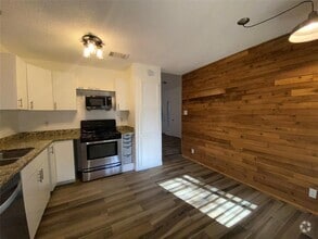 Building Photo - 9618 Sugar Hill Dr