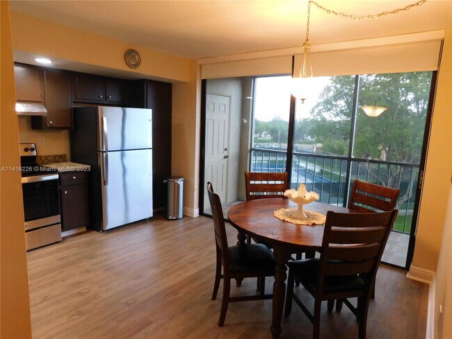 Foto del edificio - 8045 SW 107th Ave
