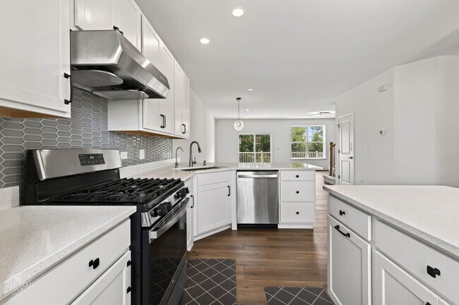 Building Photo - 707 Neubauer Circle