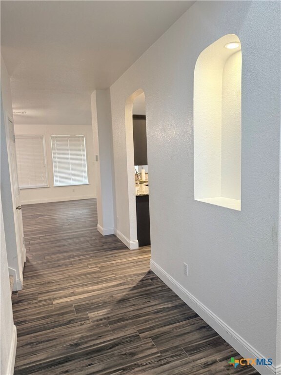 Foto del edificio - 311 Crowfoot Dr