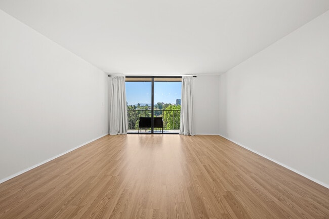 Building Photo - 10535 Wilshire Blvd
