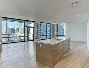 Building Photo - 70 Rainey St