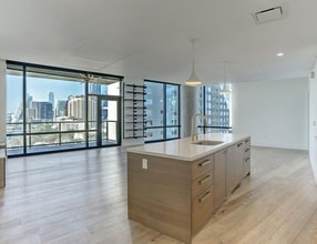 Building Photo - 70 Rainey St