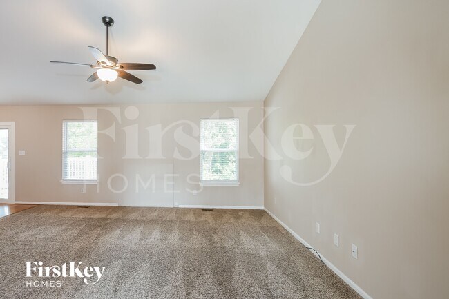 Building Photo - 3017 Valley Oaks Dr