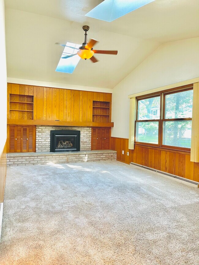 567 E Peckham St, Neenah, WI 54956 House Rental in Neenah, WI