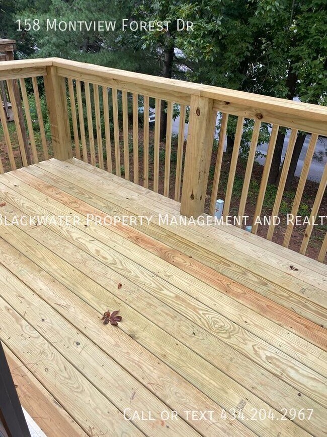 Foto del edificio - Four Bedroom Townhome Near LU!