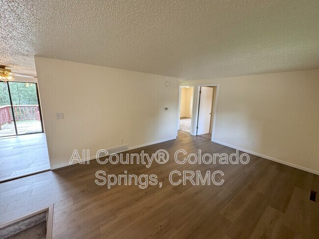 Building Photo - 1389 Commanchero Ct