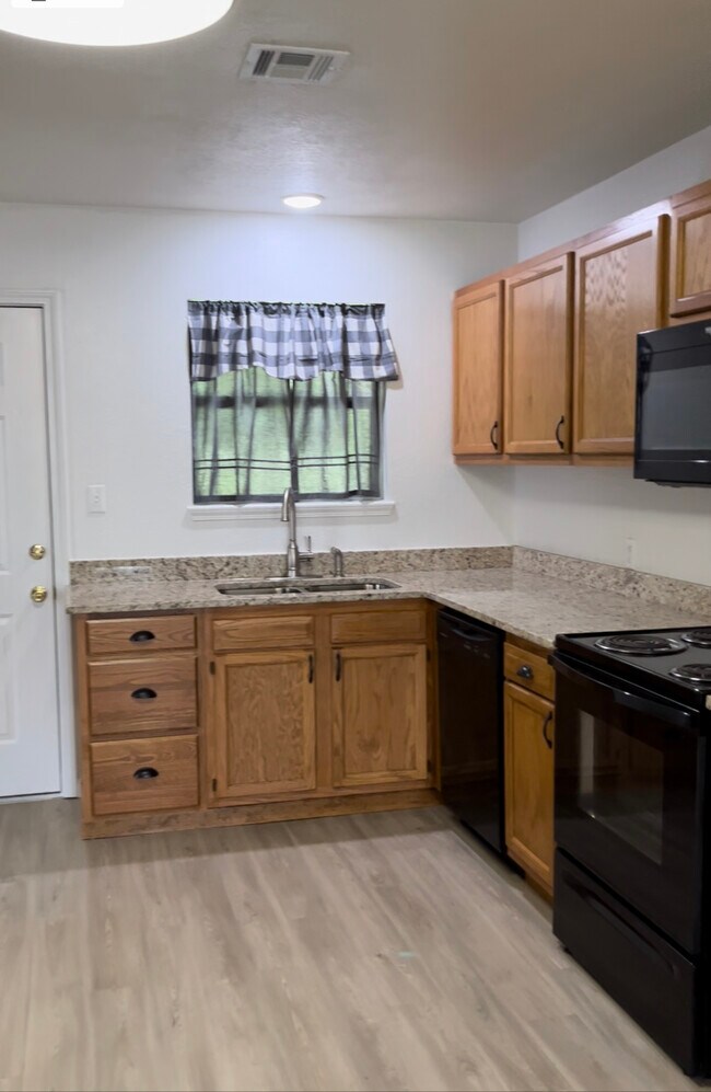 Foto del edificio - 1112 Shellie Ln