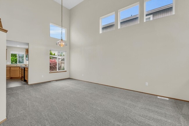 Building Photo - Spacious 4 Bedroom Auburn Home