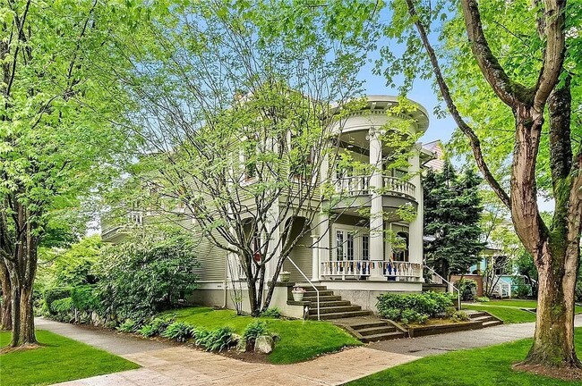 Building Photo - 434 17th Ave E