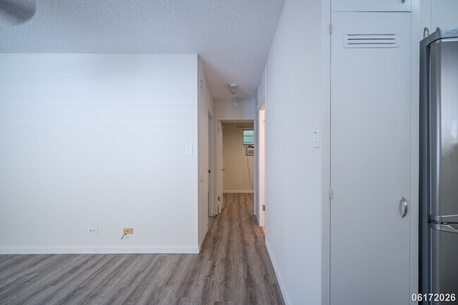 Foto del edificio - $2,100 / 2br - 2BED 1 BATH CONDO ON KAPIOLANI BLVD