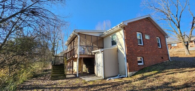Building Photo - Brick Ranch Available Close to VW and Amazon!