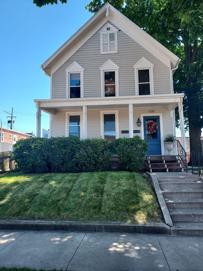 Building Photo - 108 N Center St