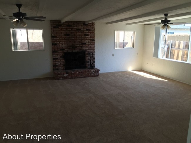 Building Photo - 5559 Lauretta St