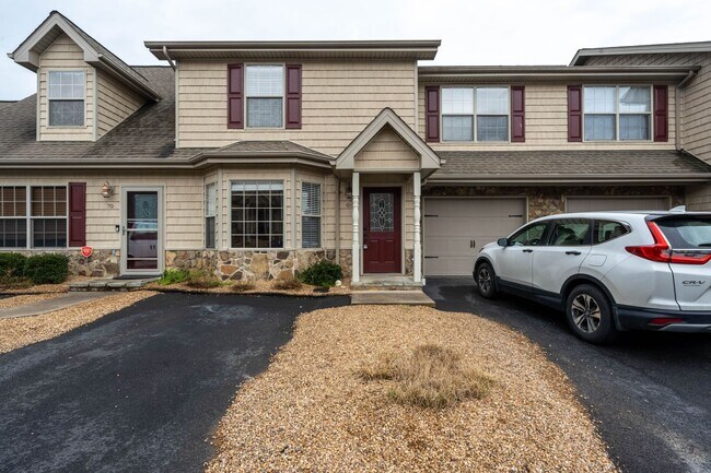 Building Photo - 3 bed and 2.5 condo with 1 car garage in Gray