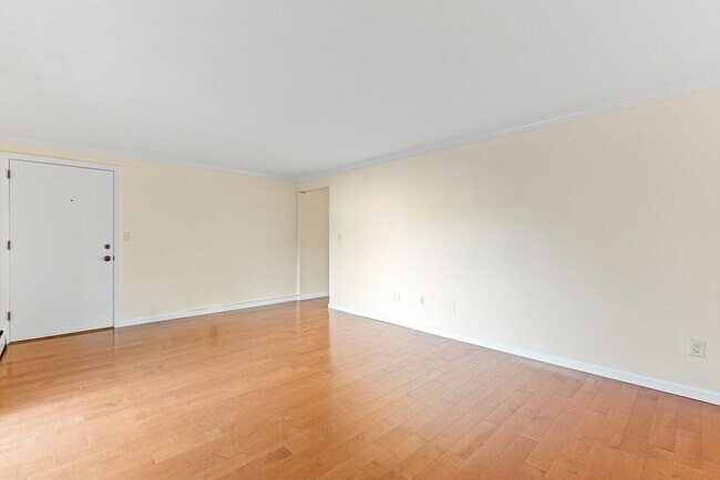 Building Photo - 83R Hobart St